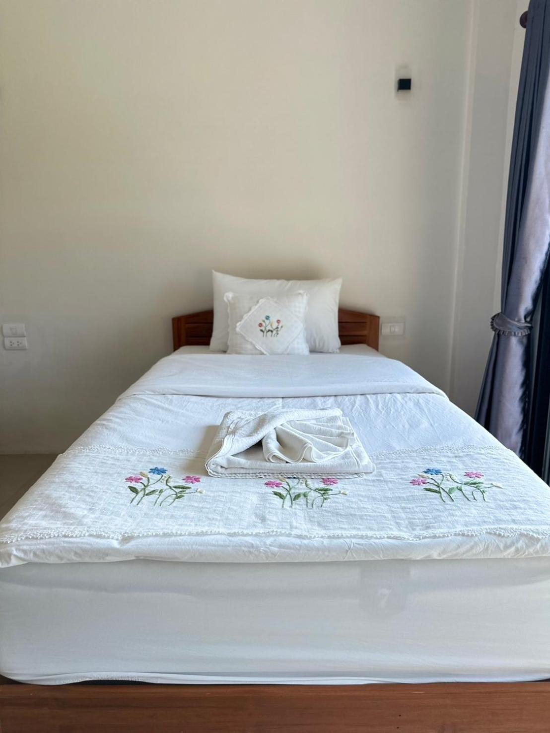 Ban Suweena Uthai Thani Ngoại thất bức ảnh